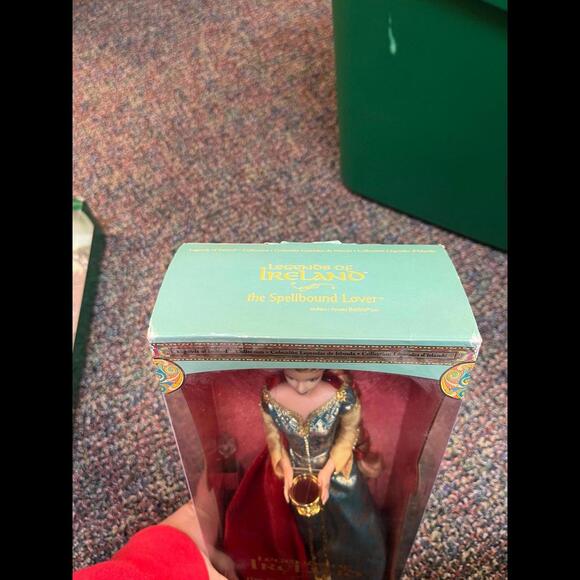 Barbie Legends of Ireland Collection The Spellbound Lover Doll 2004 Mattel G8070 - Picture 8 of 8